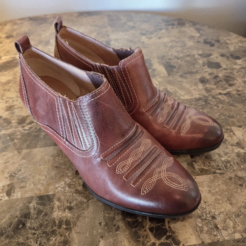 Nurture sz 8M western block heel ankle‎ booties brown cognac leather cowgirl